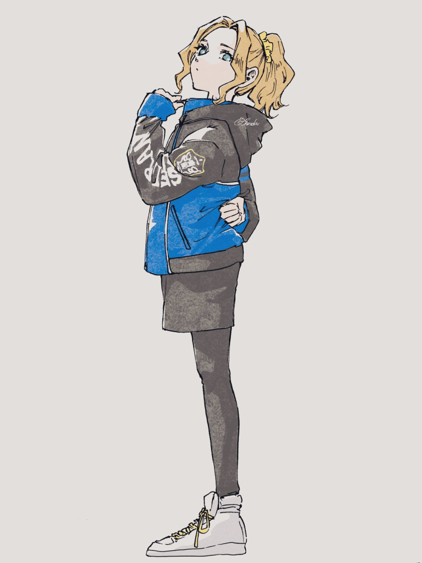 1girl, arm_behind_back, artist_name, black_pantyhose, black_shorts, blue_eyes, blue_jacket, closed_mouth