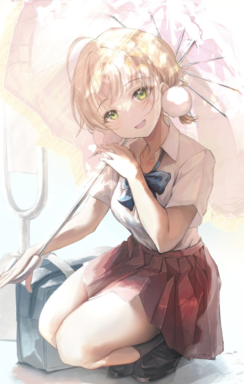 1girl, :d, ahoge, bag, bare_legs, black_footwear, black_socks, blonde_hair, blue_bag, blue_bow, blue_bowtie, bow, bowtie, collarbone, collared_shirt, commentary_request, dappled_sunlight, full_body, green_eyes, hair_ornament, head_tilt, highres, holding, holding_umbrella, indie_virtual_youtuber, kneehighs, loafers, looking_at_viewer, low_twintails, no_nose, open_mouth, pink_umbrella, pleated_skirt, pom_pom_(clothes), pom_pom_hair_ornament, red_skirt, rosee_sunrich, school_uniform, shadow, shigure_ui_(vtuber), shigure_ui_(vtuber)_(2nd_costume), shirt, shirt_tucked_in, shoes, short_hair, short_twintails, shoulder_bag, sidelocks, simple_background, skirt, smile, socks, solo, squatting, sunlight, twintails, umbrella, white_shirt