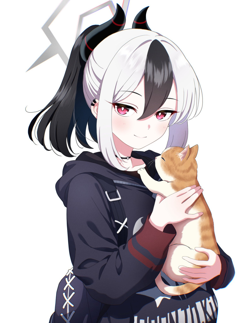 1girl, animal, animal_ear_fluff, bag, black_choker, black_hair, black_hoodie, black_horns, blue_archive, blush, bright_pupils, brown_cat, cat, choker, closed_mouth, commentary, curled_horns, demon_horns, double-parted_bangs, earclip, eyelashes, gesupi_(provlemsolver57), grey_halo, hair_between_eyes, halo, hands_up, happy, highres, holding, holding_animal, holding_cat, hood, hood_down, hoodie, horns, kayoko_(blue_archive), long_sleeves, looking_at_viewer, medium_hair, mole, mole_on_neck, multicolored_hair, ponytail, red_eyes, sanpaku, shoulder_bag, sidelocks, simple_background, smile, solo, split_mouth, tsurime, two-tone_hair, upper_body, whiskers, white_background, white_hair, white_pupils, zipper
