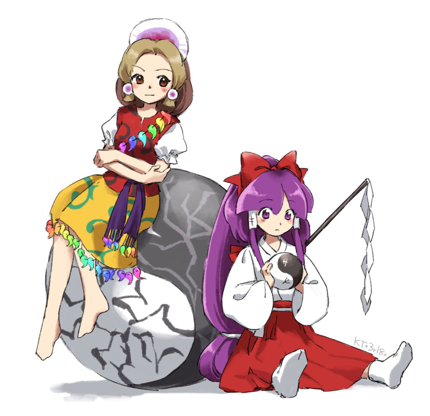 2girls, gohei, hakurei_reimu, hakurei_reimu_(pc-98), highres, jewelry, kaigen_1025, magatama
