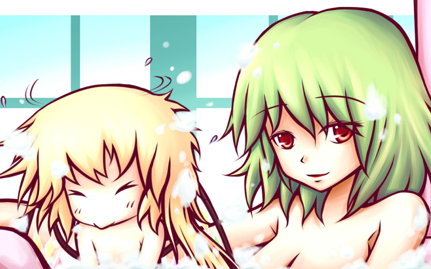 >_<, :>, bath, breasts, bubble_bath, cleavage, flandre_scarlet, green_hair, kazami_yuuka, kyuu_kaeda, messy_hair, multiple_girls, portrait, red_eyes, smile, sneezing, touhou, wallpaper, winecrazy, wings, youkai