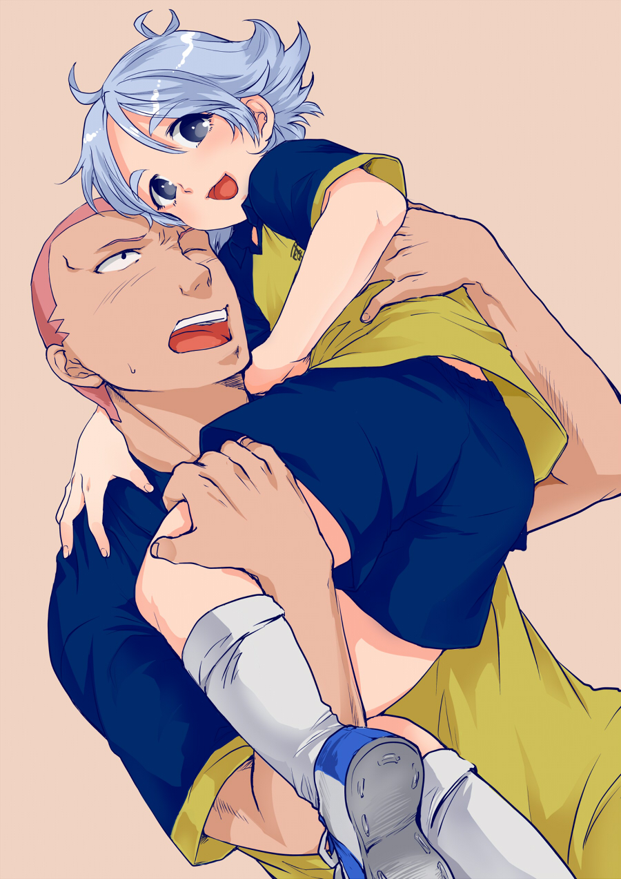 blue_eyes, fubuki_shirou, highres, holding, inazuma_eleven, inazuma_eleven_(series), mishima_ssuru, pink_hair