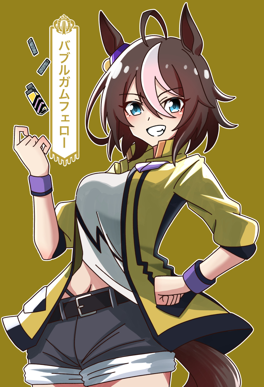 1girl, absurdres, ahoge, animal_ears, ask_yourself, black_shorts, blue_eyes, brown_hair, bubble_gum_fellow_(racehorse), character_name, chewing_gum, commentary_request, cowboy_shot, ear_ornament, genderswap, genderswap_(mtf), grin, hair_between_eyes, hand_on_own_hip, highres, horse_ears, horse_girl, horse_tail, jacket, light_brown_hair, looking_at_viewer, midriff_peek, multicolored_hair, open_clothes, open_jacket, original, outline, personification, short_hair, short_shorts, shorts, smile, solo, tail, translation_request, two-tone_hair, umamusume, wristband, yellow_background, yellow_jacket