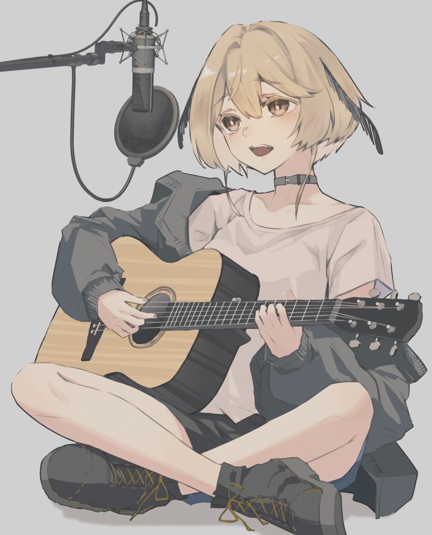 1girl, absurdres, belt_collar, black_footwear, black_jacket, black_shorts, black_wings, blonde_hair, boots, breasts, brown_eyes, brown_shirt, collar, collarbone, colored_eyelashes, commentary_request, crossed_legs, double-parted_bangs, e_ixion, eyelashes, full_body, furrowed_brow, grey_background, guitar, hair_wings, highres, holding, holding_guitar, holding_instrument, instrument, jacket, looking_ahead, medium_bangs, microphone, music, nose, open_mouth, original, playing_instrument, shirt, short_hair, short_sleeves, shorts, simple_background, singing, sitting, small_breasts, solo, studio_microphone, teeth, unworn_jacket, upper_teeth_only, wings