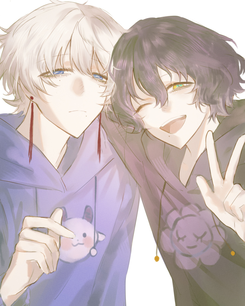 2boys, ;d, absurdres, black_hair, black_hoodie, blue_eyes, blue_hoodie, chinese_commentary