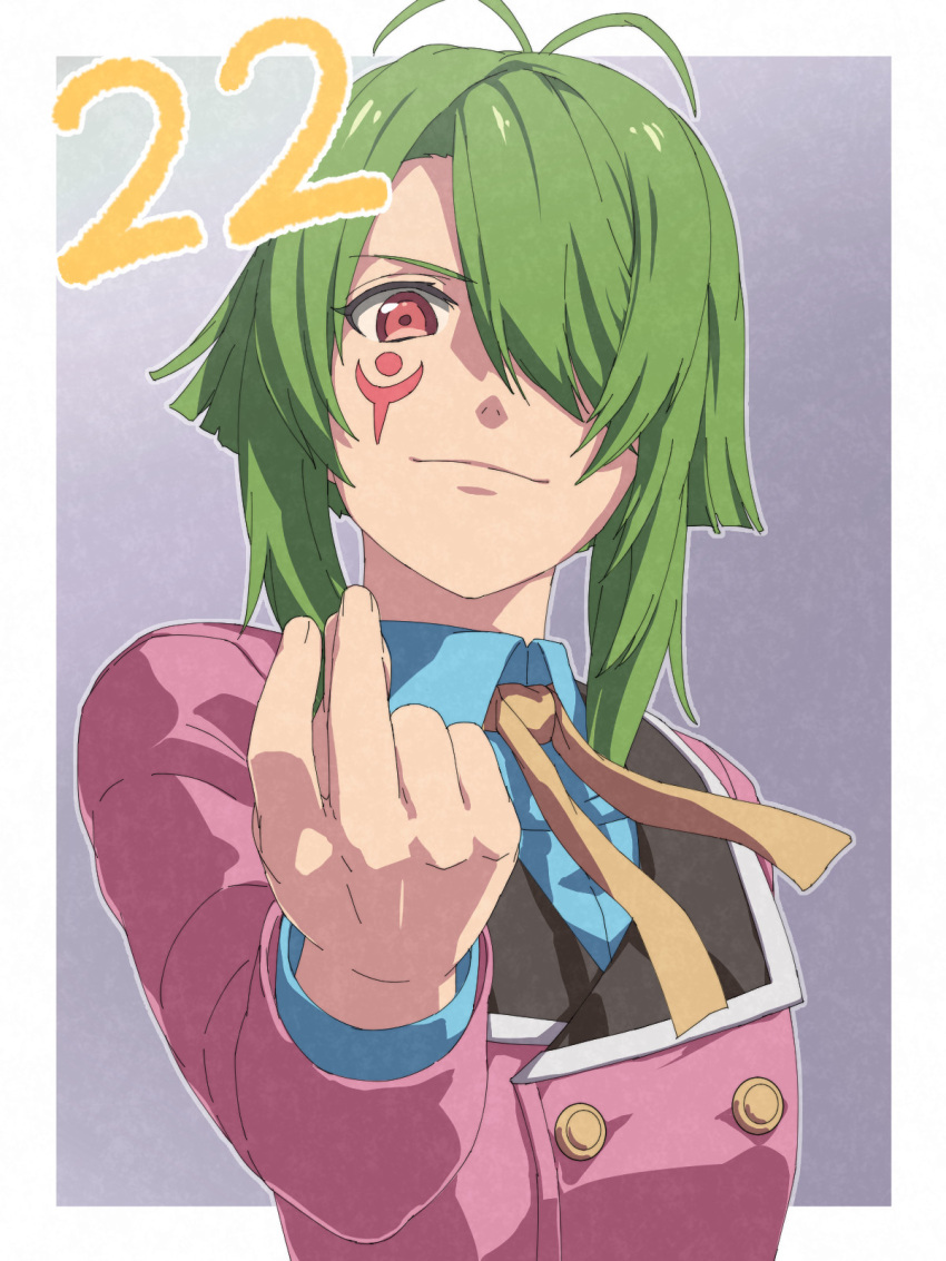 1boy, antennae, blue_shirt, border, campanella_(eiyuu_densetsu), chiharu_(9654784), closed_mouth, collared_shirt, commentary_request, countdown, eiyuu_densetsu, facial_mark, green_hair, grey_background, highres, kai_no_kiseki, kuro_no_kiseki_(series), male_focus, medium_hair, outside_border, red_eyes, red_suit, shirt, smile, solo, suit, upper_body, white_border
