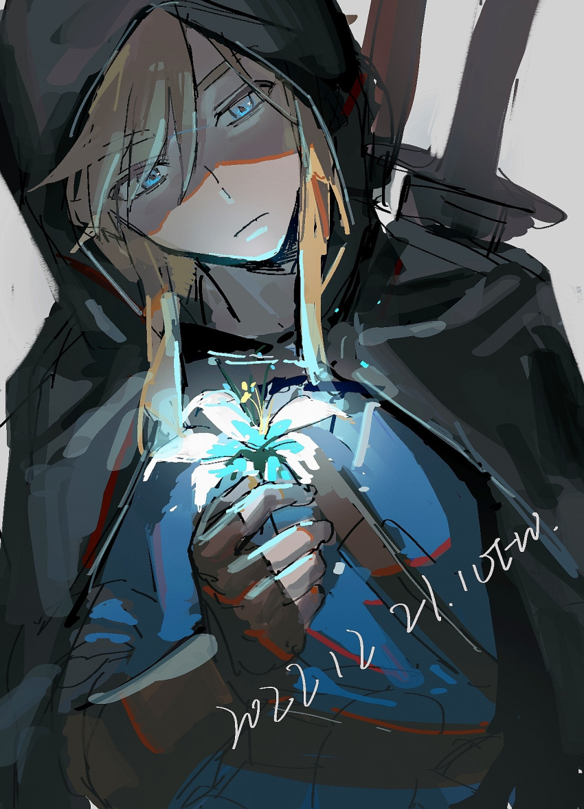 1boy, black_cloak, blonde_hair, blue_eyes, blue_shirt, brown_gloves, chinese_commentary, cloak