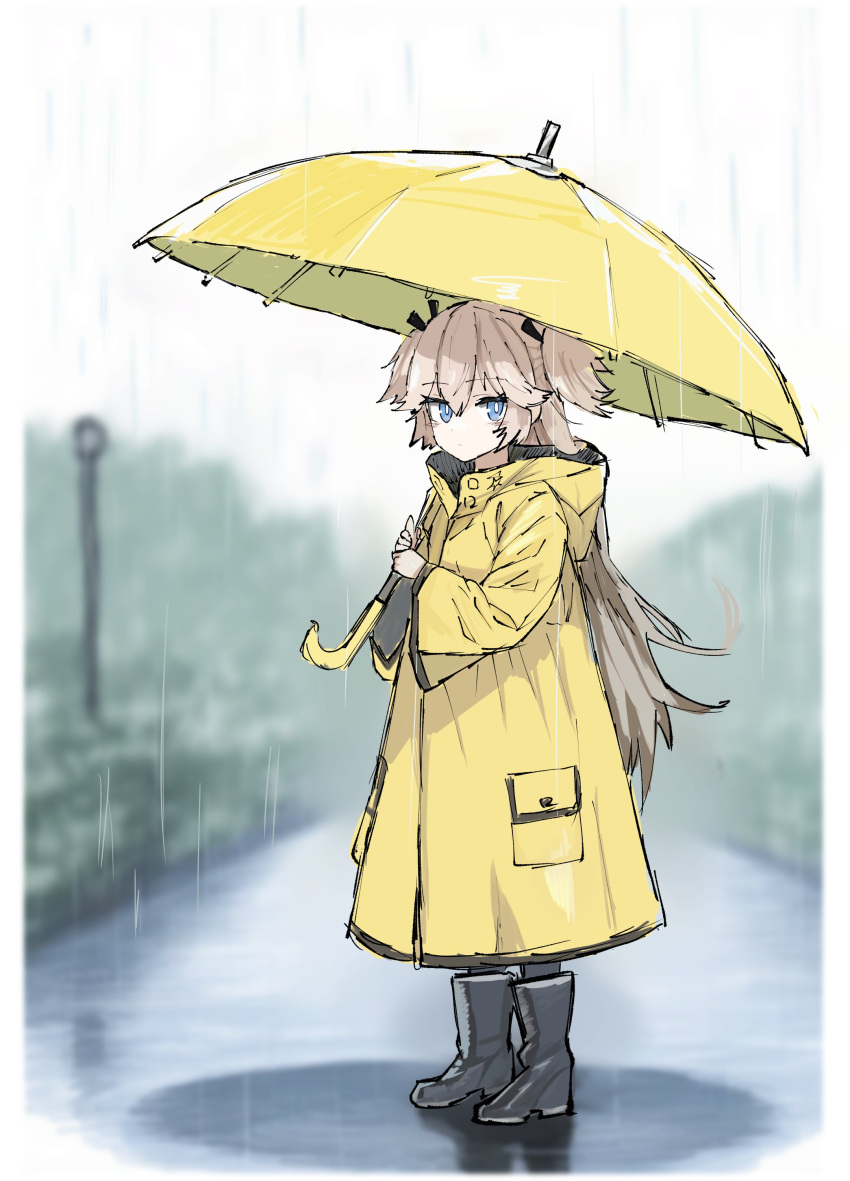 1girl, absurdres, alternate_costume, black_footwear, black_ribbon, blonde_hair, blue_eyes, blurry, blurry_background, boots, closed_mouth, coat, commentary, dot_mouth, full_body, girls_frontline, hair_ribbon, highres, holding, holding_umbrella, hood, hooded_coat, long_hair, looking_at_viewer, outdoors, r_scrubed, rain, raincoat, ribbon, solo, super-shorty_(girls'_frontline), umbrella, yellow_raincoat, yellow_umbrella