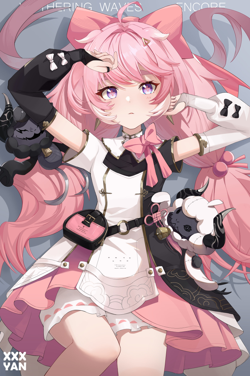 1girl, absurdres, ahoge, arm_warmers, arms_up, artist_name, bag, bell, black_arm_warmers, black_bag, black_bow, black_dress, bloomers, blush, bow, bowtie, character_name, cloudy_(wuthering_waves), commentary_request, copyright_name, cosmos_(wuthering_waves), cross-shaped_pupils, detached_collar, dress, encore_(wuthering_waves), eyelashes, gold_trim, grey_background, hair_between_eyes, hair_bobbles, hair_bow, hair_intakes, hair_ornament, hair_ribbon, hairclip, highres, knee_up, long_hair, looking_at_viewer, low_twintails, lying, mismatched_arm_warmers, multicolored_clothes, neck_bell, o-ring, on_back, parted_lips, pink_bow, pink_bowtie, pink_hair, pink_pupils, pink_ribbon, pink_skirt, pleated_skirt, ribbon, ribbon-trimmed_bloomers, ribbon_trim, short_eyebrows, short_sleeves, sidelocks, simple_background, skirt, solo, stuffed_animal, stuffed_sheep, stuffed_toy, symbol-shaped_pupils, thick_eyebrows, twintails, two-tone_dress, very_long_hair, violet_eyes, white_arm_warmers, white_bloomers, white_bow, white_dress, wuthering_waves, xxxyan