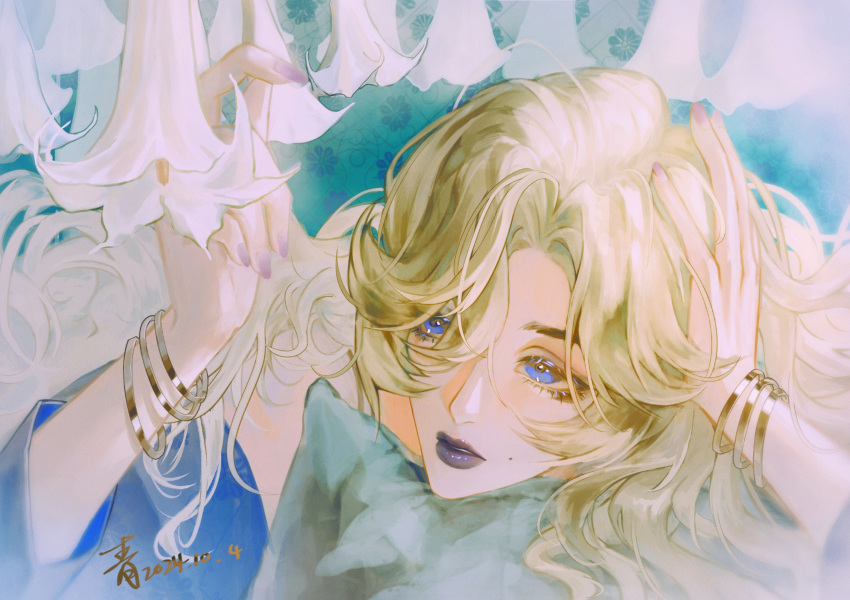 1girl, absurdres, angel's_trumpet, blonde_hair, blue_eyes, bracelet, chinese_commentary, commentary