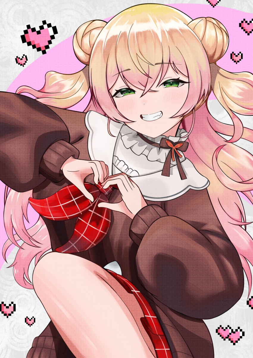 1girl, blonde_hair, blush, brown_cardigan, brown_sweater, cardigan, double_bun, frills, gradient_hair, green_eyes, grin, hair_between_eyes, hair_bun, heart, heart_hands, highres, hololive, knee_up, kouyuki_umika, long_hair, long_sleeves, looking_at_viewer, momosuzu_nene, multicolored_hair, neckerchief, official_alternate_costume, pink_hair, pixel_heart, plaid_clothes, plaid_skirt, pleated_skirt, puffy_sleeves, red_neckerchief, red_skirt, shirt, skirt, smile, solo, sweater, two_side_up, virtual_youtuber