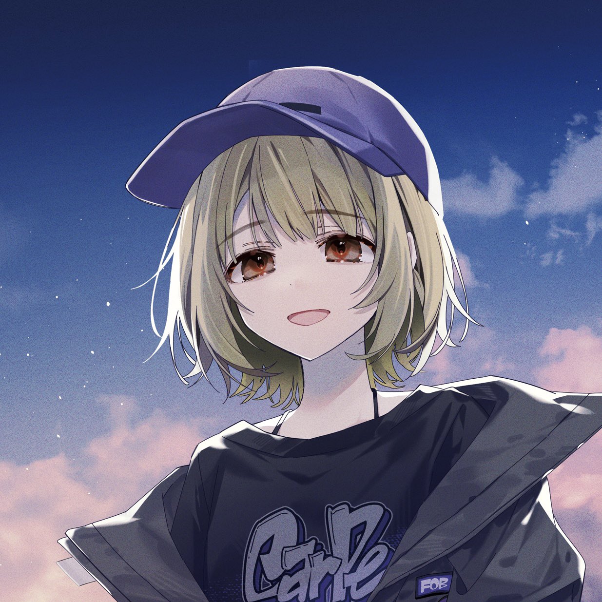 1girl, :d, baseball_cap, black_jacket, black_shirt, blue_hat, clouds, gokumon_nadeshiko_koko_ni_ari, green_hair, hat, highres, jacket, kukurizuka_mimaka, looking_at_viewer, open_clothes, open_jacket, open_mouth, orange_eyes, oshioshio, outdoors, print_shirt, second-party_source, shirt, short_hair, sky, smile, solo, sunset, t-shirt, upper_body