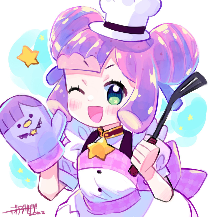 1girl, ;d, apron, chef_hat, commentary_request, deep_blizzard_(dbmiyuki), dress, green_eyes, hat, highres, holding, holding_spatula, looking_at_viewer, monster_girl, official_alternate_costume, one_eye_closed, open_mouth, oven_mitts, pink_dress, puffy_short_sleeves, puffy_sleeves, puniru_(puniru_wa_kawaii_slime), puniru_wa_kawaii_slime, purple_hair, short_hair, short_sleeves, slime_girl, smile, solo, spatula, star_(symbol), upper_body, white_apron, white_hat
