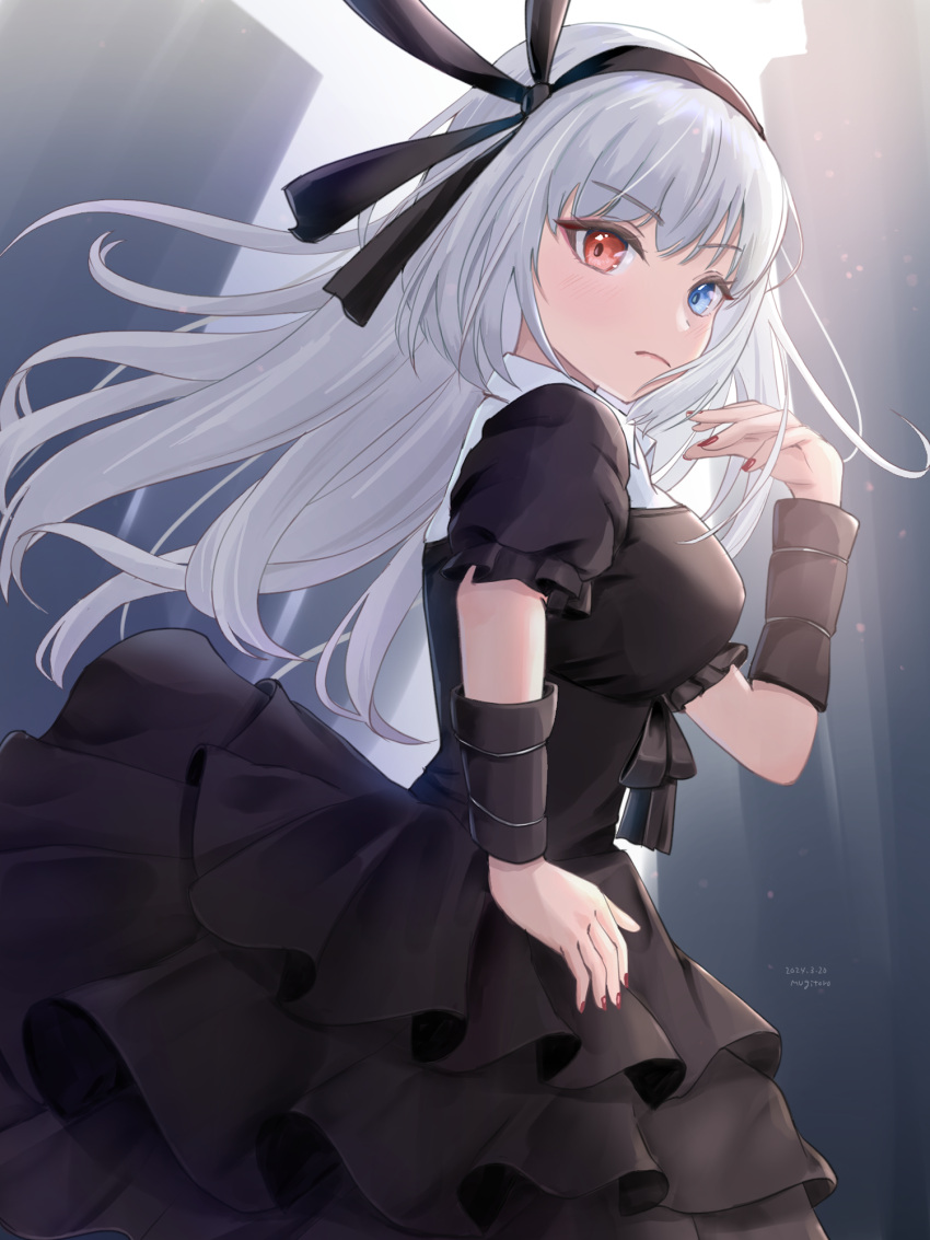 1girl, artist_name, black_bow, black_dress, black_hairband, blue_eyes, bow, closed_mouth
