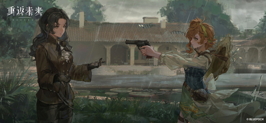 2girls, aiming, ascot, black_gloves, black_hair, black_pants, blue_vest, brown_hat, brown_jacket, building, copyright_name, copyright_notice, courtyard, cowboy_shot, crucible, eye_contact, face-to-face, faceoff, finger_on_trigger, from_side, gloves, grass, green_hairband, grey_sky, gun, hairband, hand_up, hat, hat_on_back, highres, holding, holding_gun, holding_weapon, house, jacket, lily_pad, logo, long_hair, long_sleeves, looking_at_another, lopera_(reverse:1999), multiple_girls, official_art, official_wallpaper, orange_eyes, orange_hair, outstretched_arms, overcast, pants, parted_lips, pond, rain, reverse:1999, revolver, safety_pin, shirt, side_ponytail, skirt, sky, step-sisters, straw_hat, tree, two-handed, vest, weapon, wet, wet_face, white_ascot, white_shirt, white_skirt