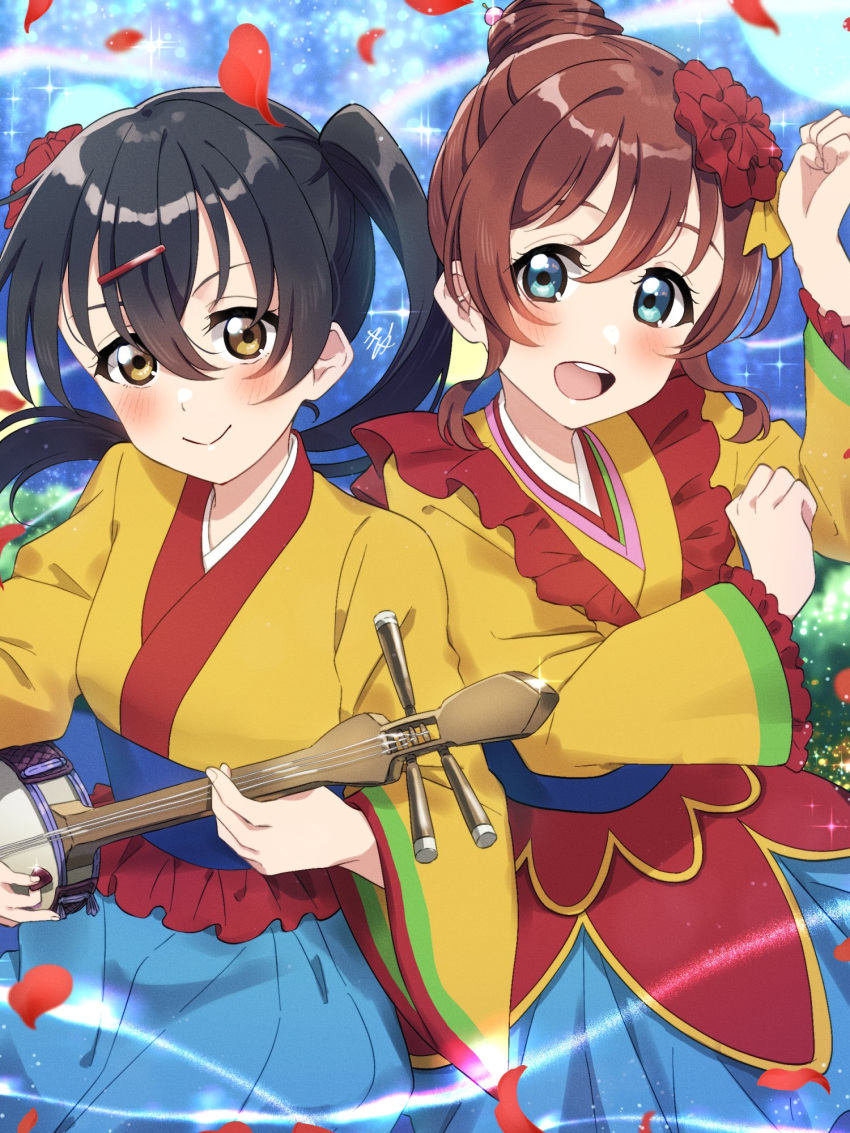 2girls, akamine_ten, black_hair, blue_eyes, blue_skirt, brown_hair, cara_tesoro, closed_mouth