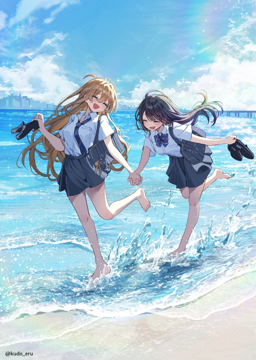 2girls, akatsuki_mikoto, aoi_rei, bag, bag_charm, barefoot, beach, black_footwear