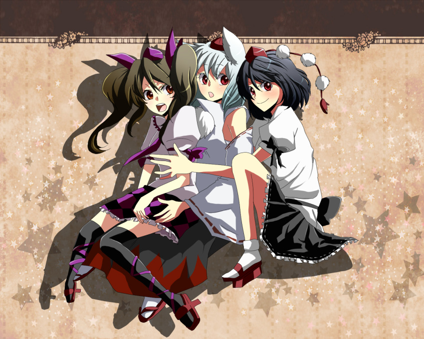 athletic_meet, black_hair, black_legwear, black_thighhighs, brown_hair, checkered, checkered_skirt, geta, hat, highres, himekaidou_hatate, hug, inubashiri_momiji, multiple_girls, orange_eyes, red_eyes, sarashi, shameimaru_aya, short_hair, skirt, tengu-geta, thigh-highs, thighhighs, tokin_hat, touhou, white_hair