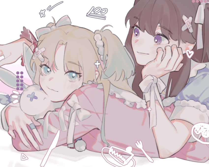 100_points_emoji, 2girls, :<, :3, bandaid, bandaid_hair_ornament, blonde_hair, blue_bow