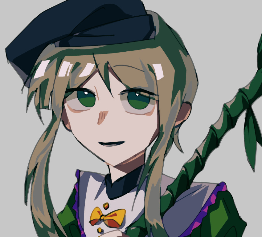 1girl, bamboo, black_hat, bow, bowtie, brown_hair, chinese_commentary, commentary_request, frilled_shirt_collar, frills, green_eyes, green_shirt, grey_background, hat, highres, looking_at_viewer, open_mouth, shiri_fusang, shirt, short_hair_with_long_locks, sidelocks, simple_background, smile, solo, tate_eboshi, teireida_mai, touhou, upper_body, yellow_bow, yellow_bowtie