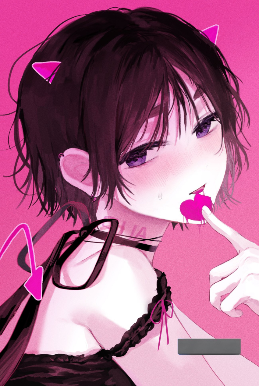 1girl, alien_stage, alternate_costume, bimi10151106, black_dress, black_hair, blush, choker, commentary, demon_horns, demon_tail, dress, ear_piercing, finger_to_own_chin, from_side, heart, highres, horns, neck_tattoo, open_mouth, piercing, pink_background, ribbon_choker, short_hair, sleeveless, sleeveless_dress, solo, strap_slip, sua_(alien_stage), symbol-only_commentary, tail, tattoo, violet_eyes
