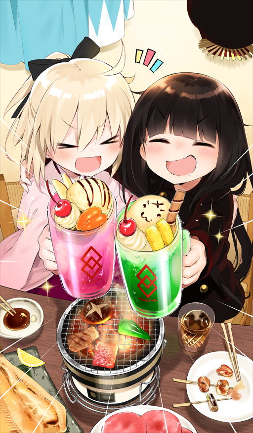 >_<, 2girls, ahoge, aqua_haori, black_bow, black_hair, black_hat, black_jacket