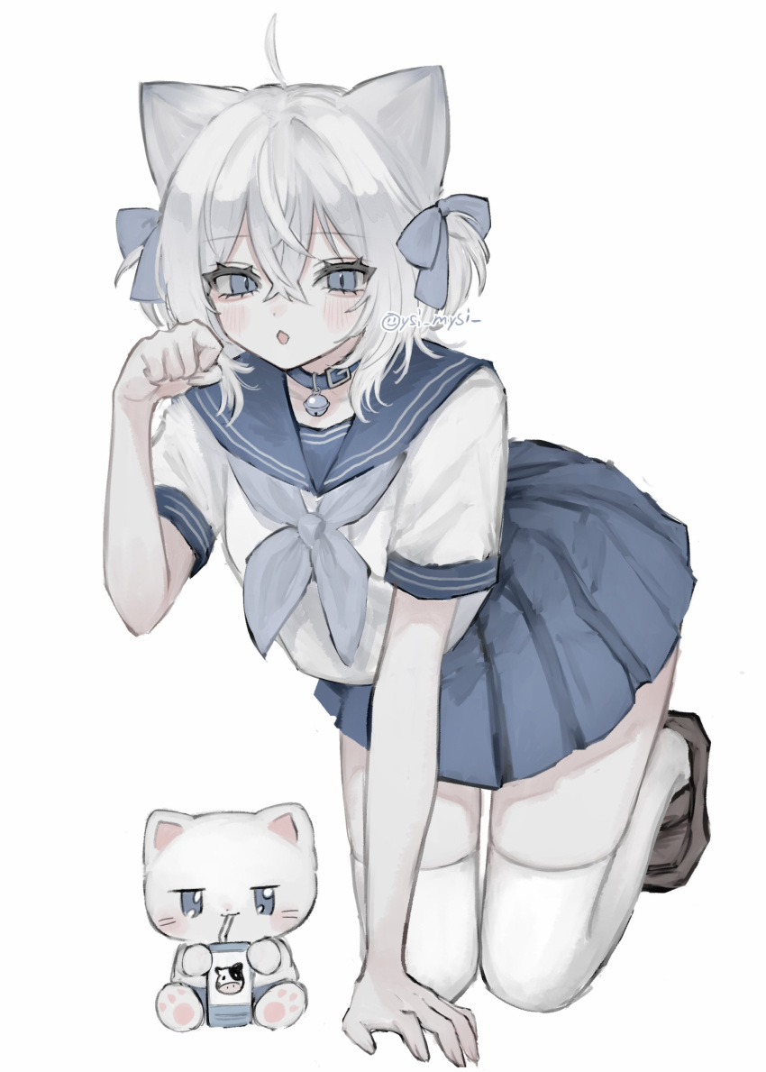 :3, absurdres, ahoge, arm_up, blue_eyes, blue_skirt, bow, cat_girl, cat_tail, hair_bow, highres, looking_at_viewer, medium_hair, open_mouth, original, oysi_mysi, pleated_skirt, sailor_collar, school_uniform, shirt, short_ponytail, short_sleeves, side_ponytail, simple_background, skirt, slit_pupils, stuffed_toy, tail, thigh-highs, twintails, white_background, white_hair, white_shirt