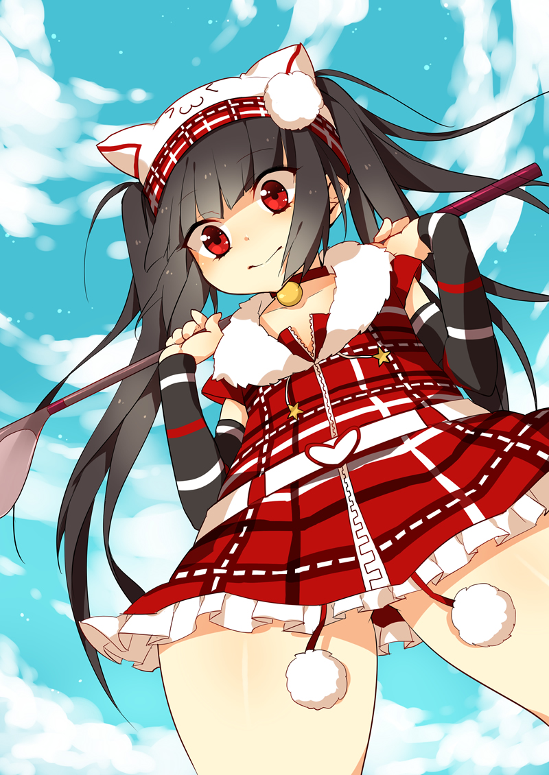 >_<, belt, black_hair, collar, detached_sleeves, frills, golf_club, hat