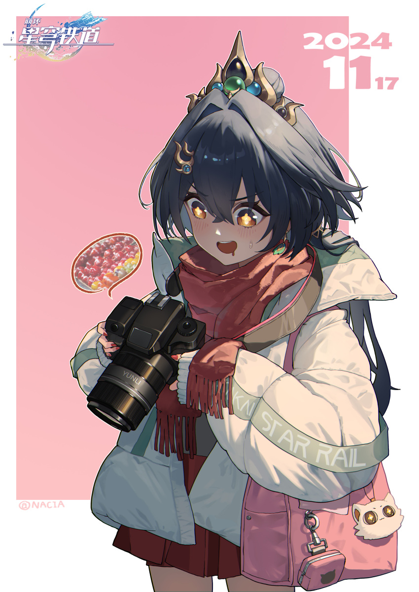 1girl, absurdres, artist_name, bag, blue_hair, blush, camera, camera_hold_pose_(han-0v0), charm_(object), coat, copyright_logo, copyright_name, cross-shaped_pupils, dated, drooling, highres, holding, holding_camera, honkai:_star_rail, honkai_(series), looking_down, medium_hair, mouth_drool, nacia153, open_mouth, pink_bag, red_scarf, red_skirt, scarf, shoulder_bag, simple_background, skirt, smile, solo, sparkling_eyes, symbol-shaped_pupils, teeth, upper_teeth_only, white_coat, yellow_eyes, yunli_(honkai:_star_rail)