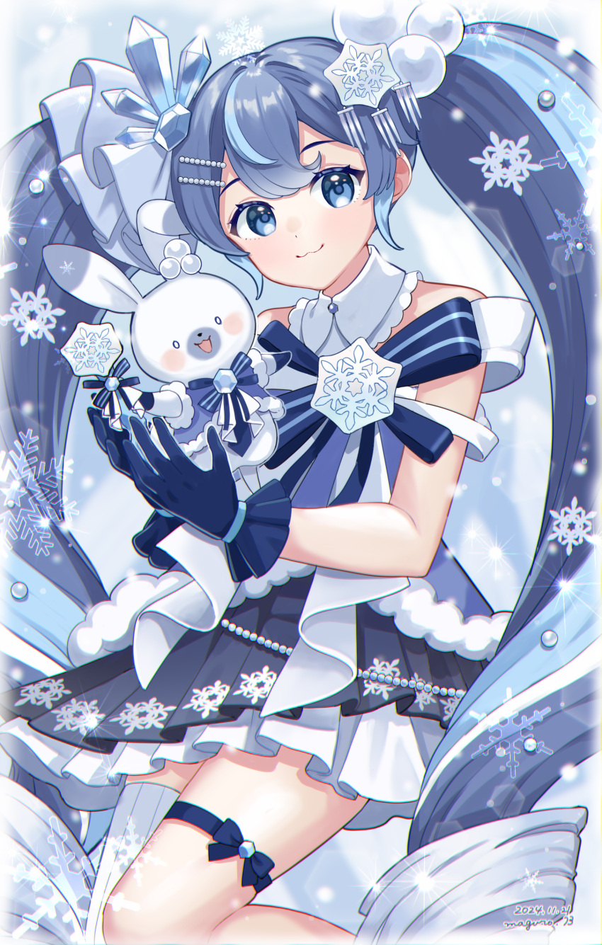 1girl, :3, absurdres, animal, bare_shoulders, beads, binchou_maguro, blue_eyes