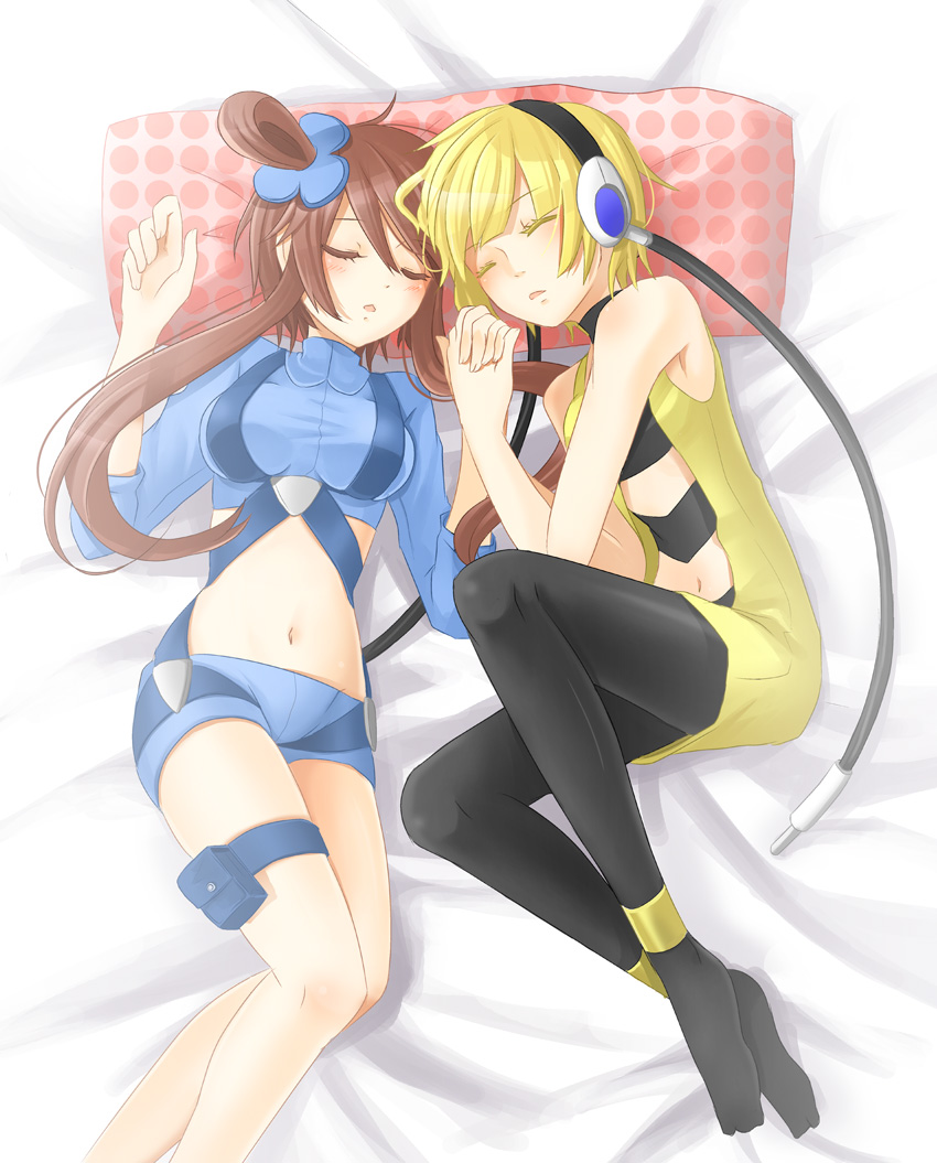 bad_id, bare_shoulders, blonde_hair, blush, feet, fuuro_(pokemon), gym_leader, hand_holding, headphones, holding_hands, iwaki_byou, iwashiro_byou, kamitsure_(pokemon), long_hair, lying, midriff, multiple_girls, navel, on_back, open_mouth, pantyhose, pillow, pokemon, pokemon_(game), pokemon_black_and_white, pokemon_bw, ponytail, red_hair, redhead, short_hair, shorts, sleeping, yuri