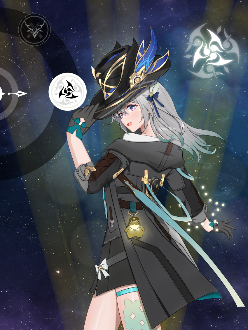 1girl, absurdres, adjusting_clothes, adjusting_headwear, alternate_costume, black_gloves, black_hat, black_jacket, black_skirt, commentary_request, cosplay, cowboy_shot, firefly_(honkai:_star_rail), from_behind, gameplay_mechanics, gloves, grey_hair, hair_ornament, hand_up, hat, highres, honkai:_star_rail, honkai_(series), jacket, klashikari, long_hair, looking_at_viewer, looking_back, open_mouth, shirt, skirt, sky, solo, star_(sky), starry_sky, stelle_(honkai:_star_rail), stelle_(honkai:_star_rail)_(cosplay), thigh_strap, trailblazer's_hat_(honkai:_star_rail), trailblazer_(honkai:_star_rail), twitter_username, two-tone_eyes, white_shirt