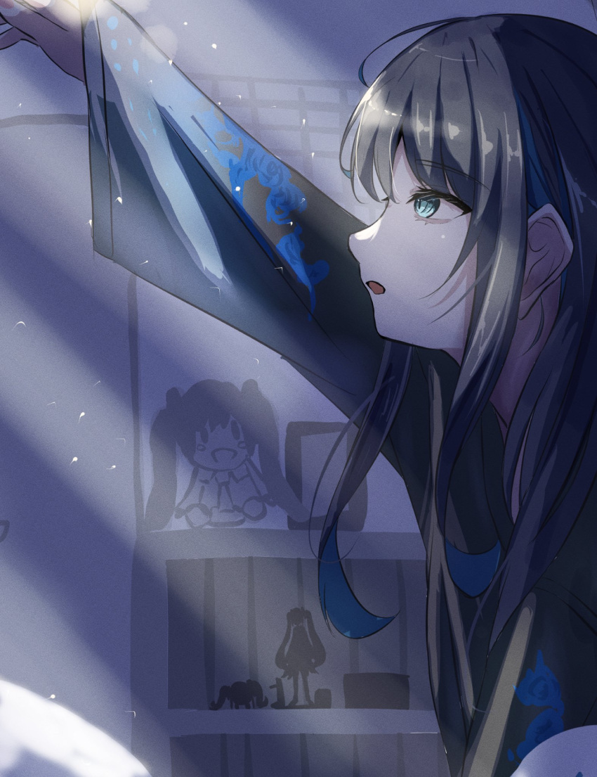 1girl, ado_(utaite), arm_up, black_hair, black_shirt, blue_eyes, blue_hair, chando_(ado)