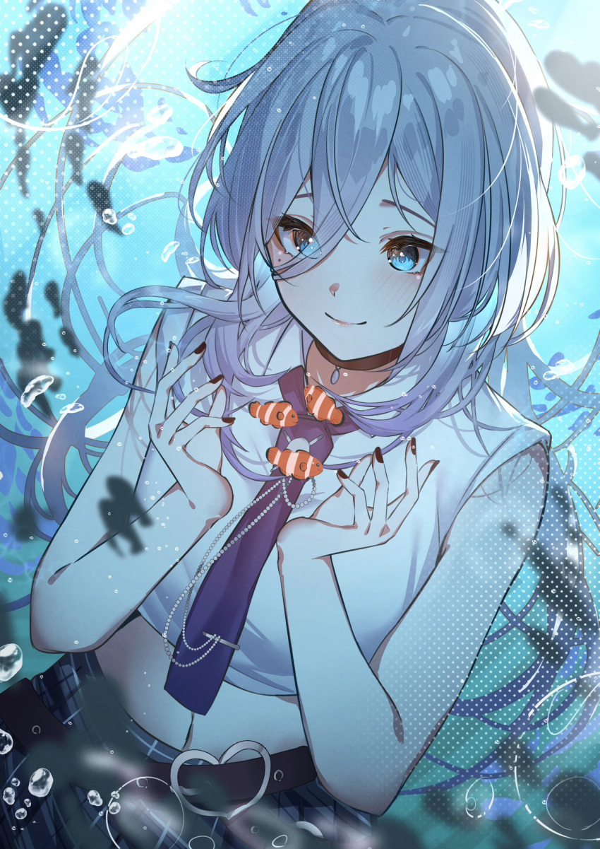 1girl, bare_shoulders, belt, black_belt, black_choker, black_nails, blue_eyes, bubble, choker, clownfish, crop_top, cropped_shirt, double-parted_bangs, fish, hair_between_eyes, heart_belt, highres, kaga_sumire, kaga_sumire_(2nd_costume), light_blush, long_bangs, long_hair, lupinus_virtual_games, midriff, mole, mole_under_eye, necktie, pendant_choker, plaid_clothes, plaid_skirt, purple_necktie, ringozeri, shirt, skirt, sleeveless, sleeveless_shirt, smile, solo, square-end_necktie, submerged, tie_clip, underwater, upper_body, virtual_youtuber, vspo!, white_hair, white_shirt