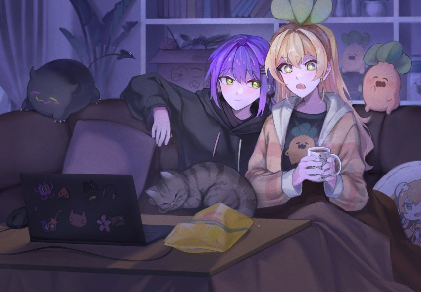 +_+, 2girls, alternate_costume, bibi_(tokoyami_towa), black_hoodie, black_shirt, blonde_hair, blush