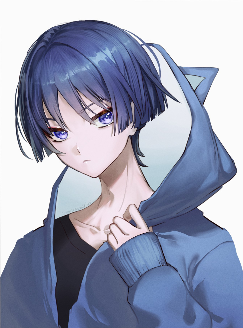 1boy, :<, alternate_costume, black_shirt, black_undershirt, blue_hoodie, blue_sleeves, blunt_ends