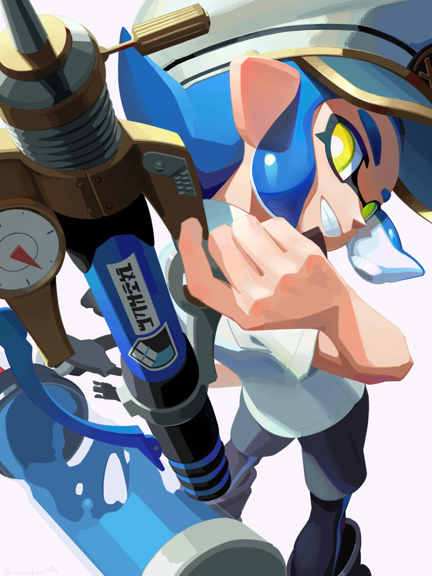 1girl, :d, absurdres, androgynous, arm_up, black_leggings, blue_hair, bright_pupils, collared_shirt, feet_out_of_frame, flipped_hair, foreshortening, from_above, from_behind, grey_hat, grey_shorts, grin, hat, highres, holding, holding_weapon, leggings, leggings_under_shorts, looking_at_viewer, looking_back, lower_eyelashes_only, medium_hair, no_lineart, odonkikun, peaked_cap, pointy_ears, shirt, short_sleeves, shorts, sidelocks, simple_background, smile, splash-o-matic_(splatoon), splatoon_(series), standing, weapon, weapon_behind_back, white_background, white_pupils, white_shirt, wind, yellow_eyes