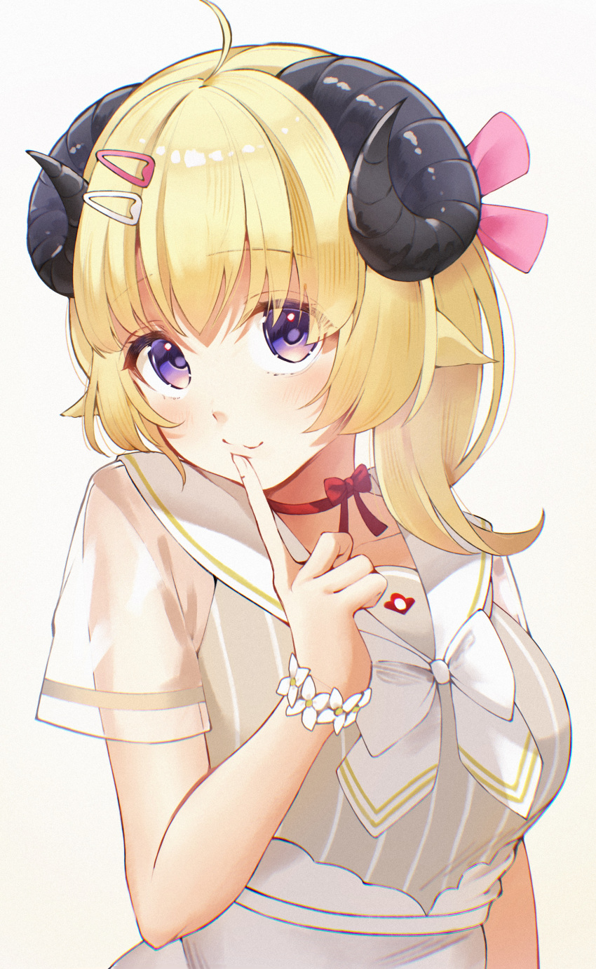 1girl, absurdres, ahoge, animal_ears, blonde_hair, blush, bracelet, breasts, brown_background, choker, closed_mouth, commentary_request, curled_horns, dress, finger_to_mouth, finger_to_own_chin, flower_bracelet, gradient_background, grey_dress, hair_ornament, hairclip, head_tilt, high-waist_skirt, highres, hololive, horns, jewelry, kotomaru_428, large_breasts, looking_at_viewer, official_alternate_costume, official_alternate_hairstyle, overskirt, red_choker, ribbon_choker, sailor_collar, sailor_dress, see-through_clothes, see-through_sleeves, sheep_ears, sheep_girl, sheep_horns, short_hair, short_sleeves, side_ponytail, skirt, smile, solo, striped_clothes, striped_dress, tsunomaki_watame, tsunomaki_watame_(street_casual), underbust, upper_body, vertical-striped_clothes, vertical-striped_dress, violet_eyes, virtual_youtuber, white_sailor_collar, white_skirt