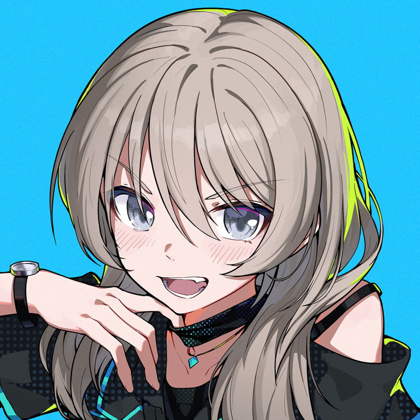 1girl, black_choker, blue_background, blush, bra_strap, chinese_commentary, choker, choker_pull, clothing_cutout, commentary_request, fang, girls_band_cry, grey_eyes, grey_hair, hair_between_eyes, highres, jewelry, kawaragi_momoka, long_hair, looking_at_viewer, necklace, open_mouth, portrait, shoulder_cutout, simple_background, solo, teeth, watch, watch, yun_cao_bing