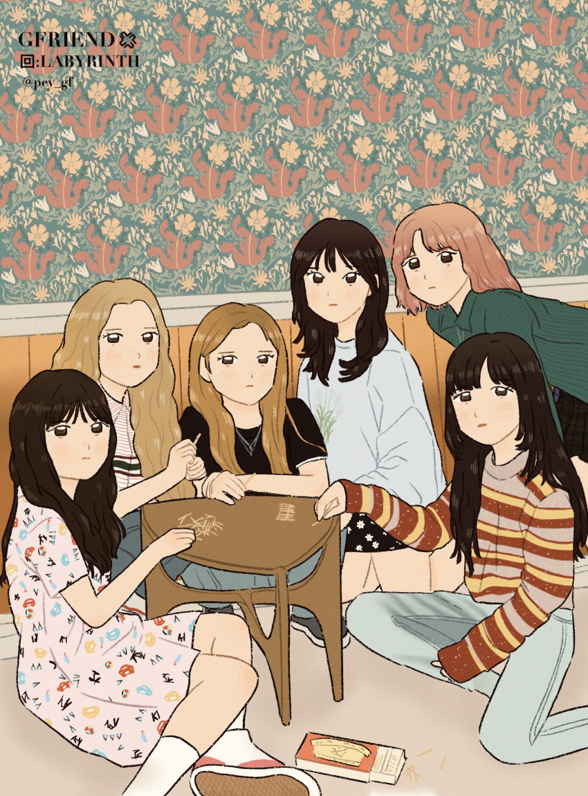 6+girls, black_hair, black_shirt, blonde_hair, blunt_bangs, brown_hair, chibi, commentary