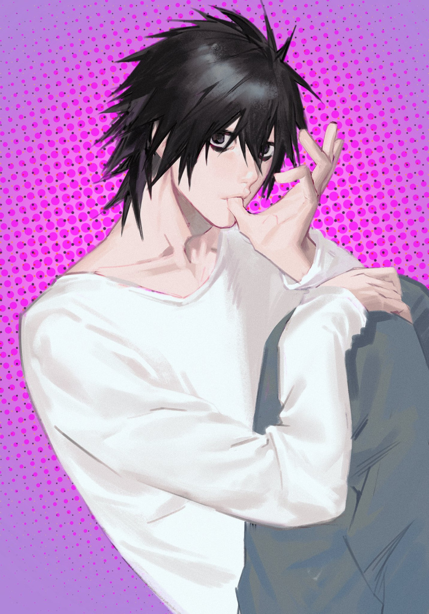 1boy, black_eyes, black_hair, chinese_commentary, commentary_request, crew_neck, death_note, grey_pants, hair_between_eyes, highres, knees_up, l_(death_note), long_sleeves, looking_at_viewer, male_focus, ouragan90416059, pants, pink_background, shirt, sitting, solo, thumb_sucking, white_shirt