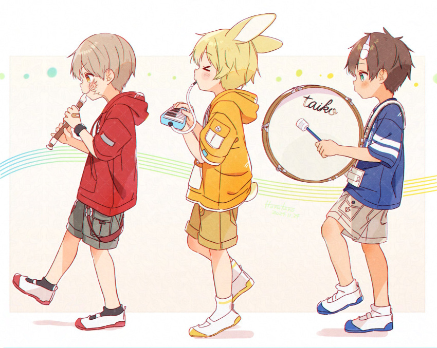 >_<, 3boys, animal_ears, bandaid, bandaid_on_hand, blonde_hair, blue_shirt, brown_hair, child, commentary_request, dai_(far_tarooo), drum, far_tarooo, flute, full_body, green_eyes, grey_pants, highres, hood, hoodie, instrument, male_focus, multiple_boys, music, noru_(far_tarooo), orange_eyes, original, pants, playing_instrument, red_hoodie, romaji_text, rotto_(far_tarooo), shirt, short_hair, shorts, synthesizer, taiko_drum, two-tone_footwear, walking, yellow_hoodie, yellow_pants