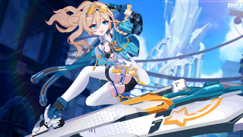 1girl, absurdres, black_shorts, blonde_hair, blue_eyes, braid, chinese_commentary, commentary