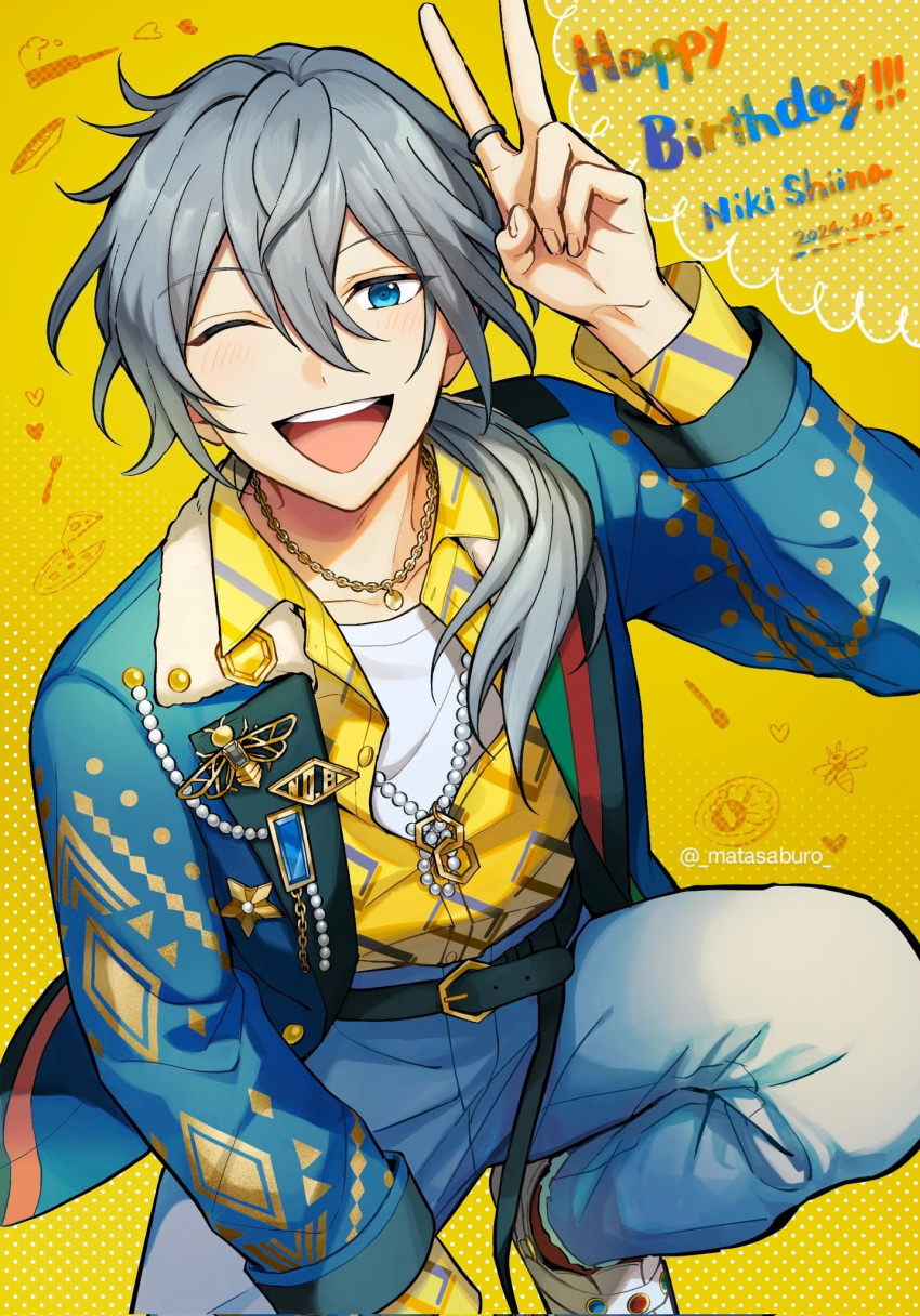 1boy, belt, belt_buckle, black_belt, blue_eyes, blue_jacket, blue_pants, brooch, buckle, collared_shirt, dated, ensemble_stars!, grey_hair, happy_birthday, highres, jacket, jewelry, long_hair, looking_at_viewer, male_focus, matasaburo, necklace, one_eye_closed, open_clothes, open_jacket, open_mouth, pants, pearl_necklace, ponytail, ring, shiina_niki, shirt, solo, squatting, twitter_username, v, white_footwear, white_shirt, yellow_background, yellow_shirt