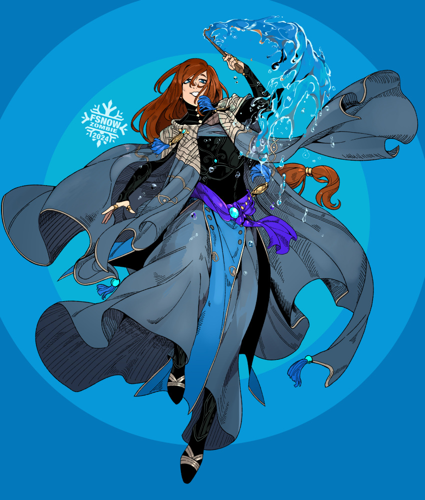 1girl, absurdres, aqua_gemstone, armor, armor_under_clothes, artist_logo, belt, black_armor, blue_background, blue_eyes, blue_robe, breastplate, casting_spell, commentary, concentric_circles, earrings, english_commentary, facing_viewer, floating, fsnowzombie, full_body, gold_ring, gorget, greaves, grey_trim, grin, hair_between_eyes, hair_ornament, highres, holding, holding_wand, hydrokinesis, jewelry, logo, long_hair, looking_at_viewer, multiple_rings, original, purple_belt, red_hair, rerebrace, ring, robe, sabaton, simple_background, smile, solo, tassel, vambraces, very_long_hair, wand, water, water_drop, witch
