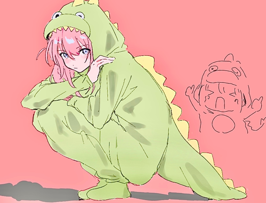 >_<, 1girl, bad_id, bad_twitter_id, blue_eyes, bocchi_the_rock!, closed_mouth, cosplay
