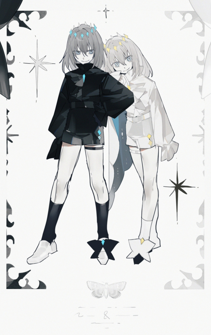 2boys, black_footwear, black_shirt, black_shorts, black_socks, blue_eyes, chinese_commentary, closed_mouth