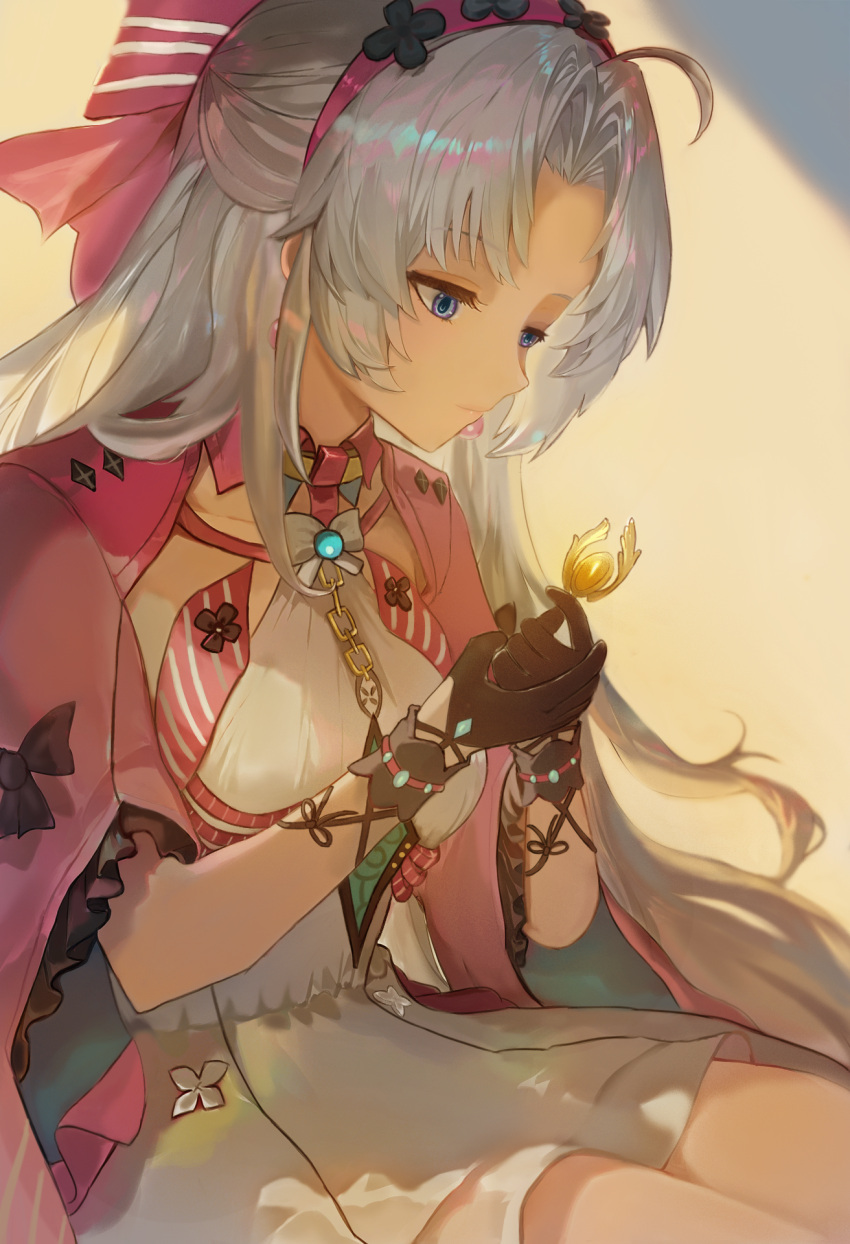 1girl, ahoge, ao_(ao_alice22), black_gloves, blue_eyes, bow, breasts, carlotta_(wuthering_waves)