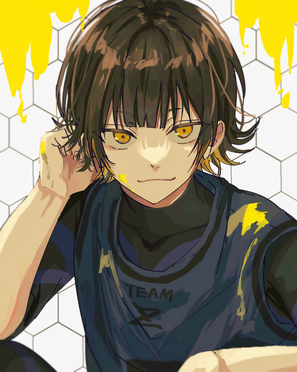 1boy, bachira_meguru, black_hair, black_shirt, blonde_hair, blue_lock, blunt_bangs, closed_mouth, colored_inner_hair, hand_up, highres, looking_at_viewer, male_focus, mma_runn, multicolored_hair, shirt, short_hair, short_sleeves, smile, soccer_uniform, solo, sportswear, symbol-, upper_body, white_background, yellow_eyes