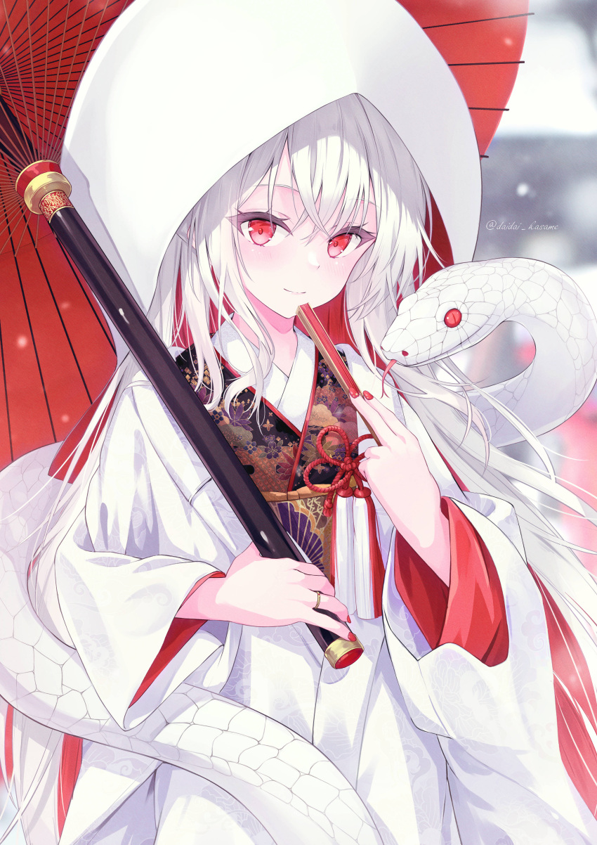 1girl, absurdres, blurry, blurry_background, closed_mouth, cowboy_shot, daidai_(daidai826), folded_fan, folding_fan, hair_between_eyes, hand_fan, highres, holding, holding_fan, holding_umbrella, japanese_clothes, jewelry, kimono, long_hair, looking_at_viewer, nail_polish, oil-paper_umbrella, original, red_eyes, red_nails, red_umbrella, ring, shiromuku, smile, snake, solo, twitter_username, uchikake, umbrella, very_long_hair, wataboushi, white_hair, white_kimono, white_snake